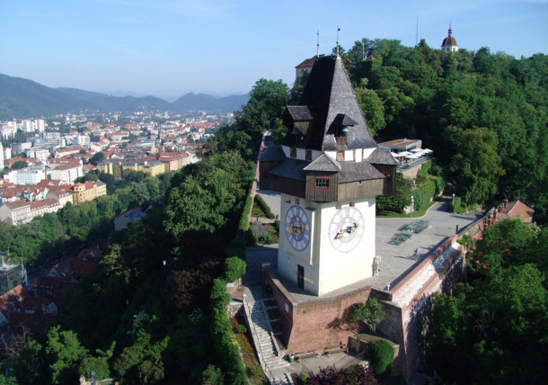     Brdo Schlossberg u Grazu i kula sa satom 